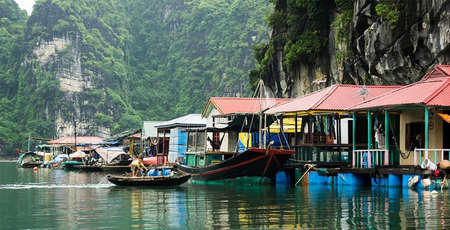 Excursion en bateau sur la baie d’Halong: 5 circuits qu’il faut savoir