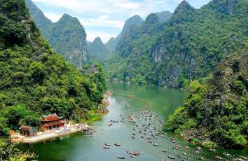 Promenade en barque à Ninh Binh :  Guide complet 2024