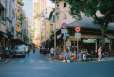 /pourquoi-y-a-t-il-autant-de-cafes-et-de-restaurants-sur-les-trottoirs-au-vietnam