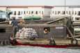 /long-xuyen-un-marche-flottant-vivant-mais-fragile