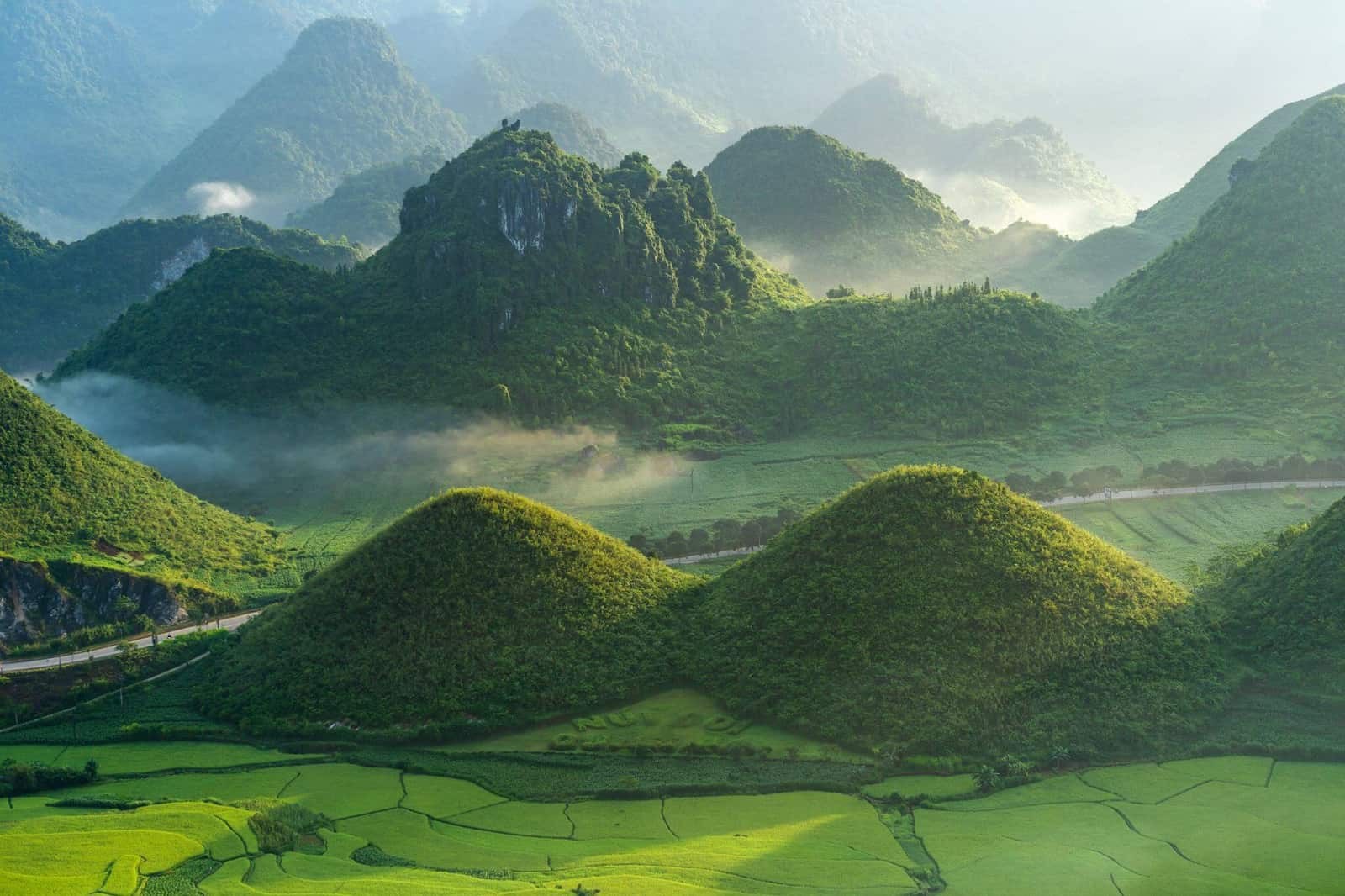 Ha Giang Vietnam : Guide complet 2026 – itinéraires, paysages, culture et gastronomie Ha Giang Vietnam : Guide complet 2026 – itinéraires, paysages, culture et gastronomie