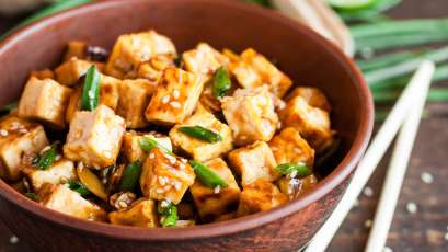Plats Vietnamiens végétariens : Tofu à la sauce sésame ( Đậu Hũ Sốt Mè )