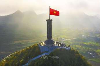 La tour du drapeau de Lung Cu : un symbole national sacr&eacute; &agrave; Ha Giang