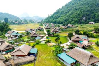 Rencontre des Tay au village Tha &agrave; Ha Giang