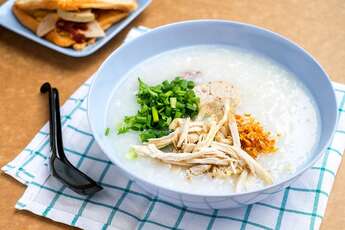 Recette du porridge de riz au poulet (Cháo gà)