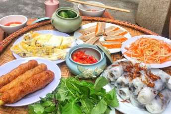 Top des plats et d'adresses du vieux quartier pour go&ucirc;ter &agrave; l'affolante cuisine de Hano&iuml;