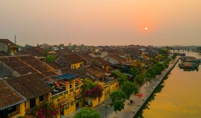 La beauté différente de l'ancienne ville de Hoi An vue d'en haut