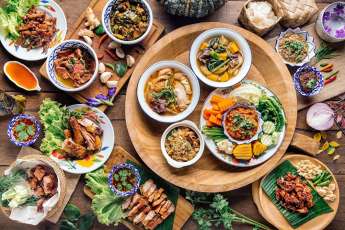 Une exploration culinaire du Vietnam à travers le regard des voyageurs étrangers 