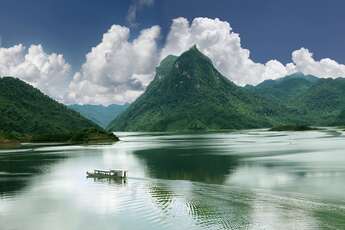 Le lac de Pa Khoang à Dien Bien Phu, une émeraude des montagnes du nord