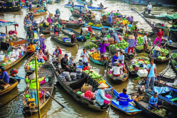 Les marchés flottants du delta du Mékong à travers le prisme d’un touriste occidental