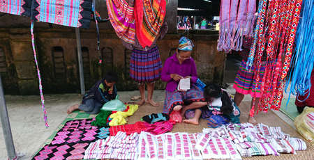 Le marché de Pa Co des Hmong à Mai Chau