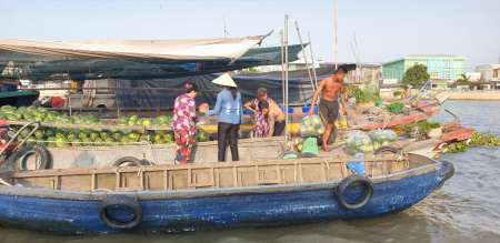 Le marché flottant : une immersion unique dans la culture du delta du Mékong