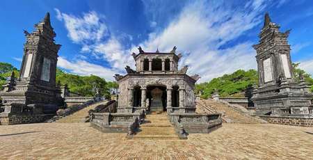 4 plus beaux tombeaux impériaux autour de la cité impériale de Hué