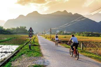 À la découverte de la beauté naturelle de Mai Châu à vélo