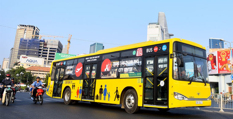 5 bus pour le transfert entre l’aéroport et le centre d’Ho chi minh- ville 