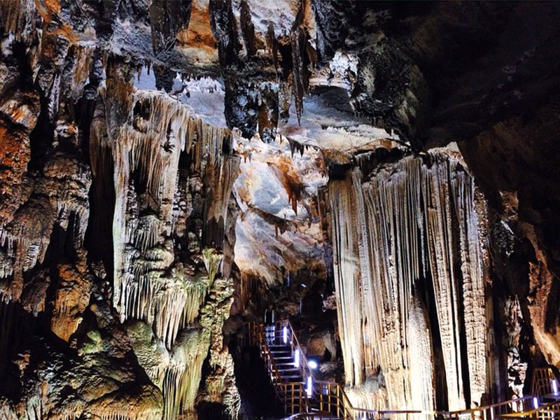 Spectaculaire grotte Tien Son à Phong Nha - Ke Bang