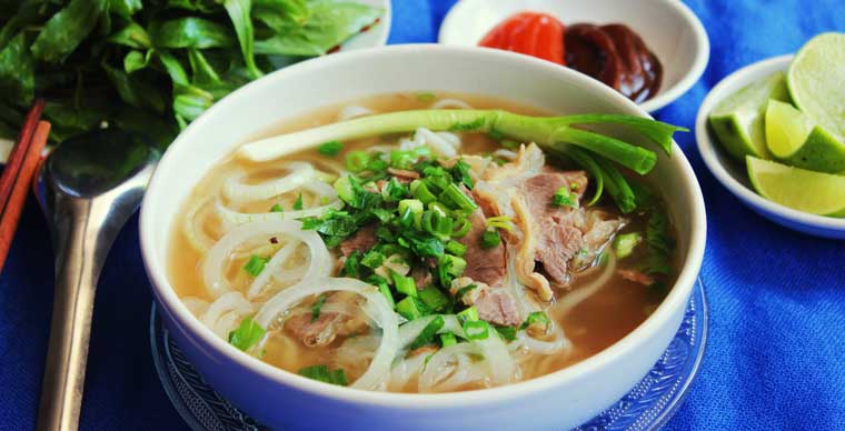 Où aller manger la soupe pho à Hanoi?