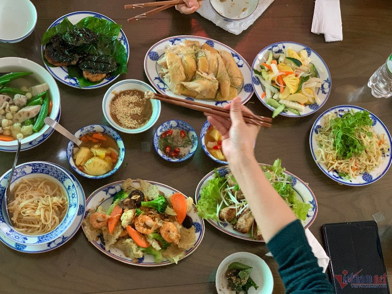 Le plateau d’offrandes de Bát Tràng : une quintessence de la gastronomie vietnamienne