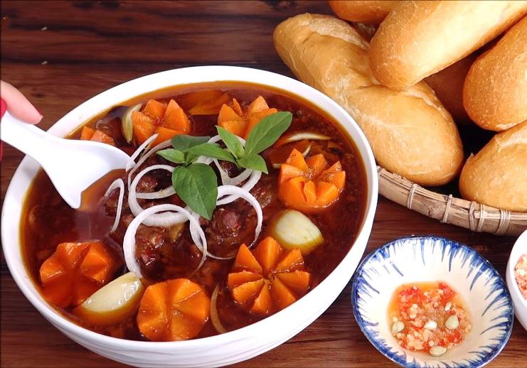 Recette du ragout de bœuf à la vietnamienne (Bò kho sả cà rốt)