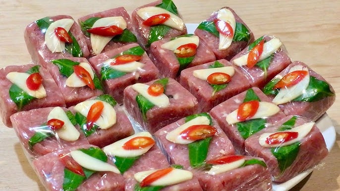 Recette de Nem Chua (viande fermentée vietnamienne) Recette de Nem Chua (viande fermentée vietnamienne)