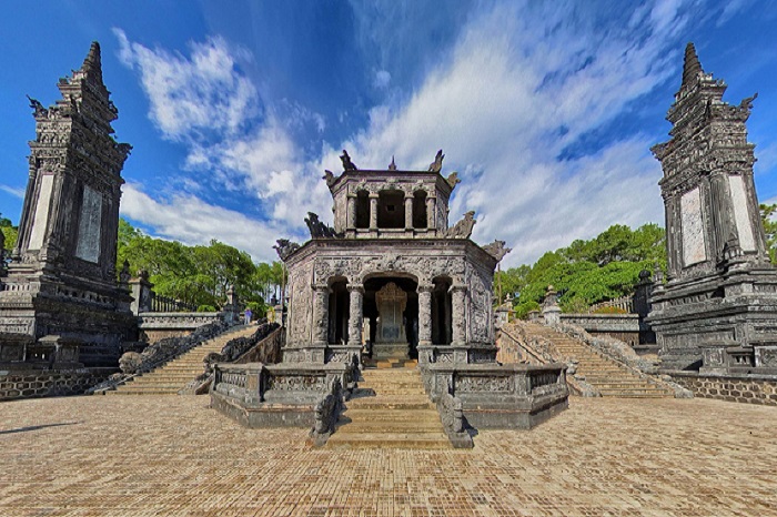Les tombeaux impériaux de Hue vus d’en haut