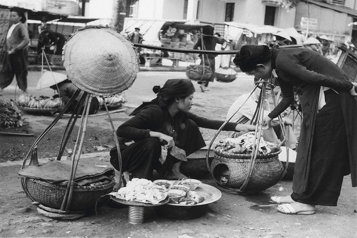 La vie commerciale du vieux Hanoï à travers des photos en noir et blanc