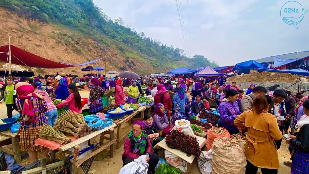 Le marché de Bac Ha, où l’on retrouve toutes les spécialités typiques de  Lao Cai.