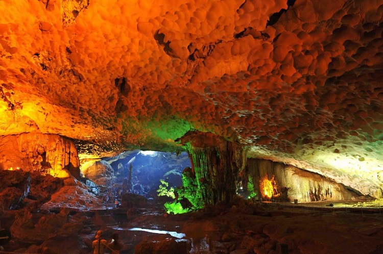 6 plus belles grottes baie halong grotte surprise  