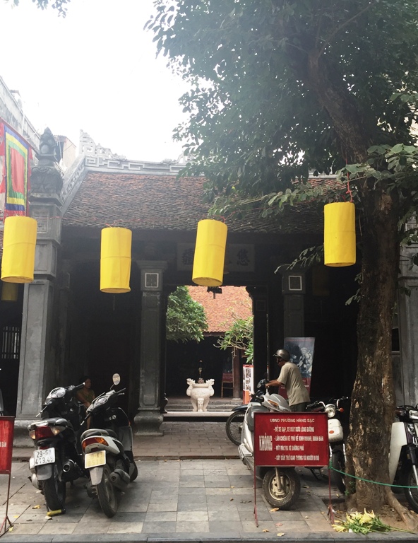 6-rues-visiter-vieux-quartier-hanoi-rue-hang-bac-temple