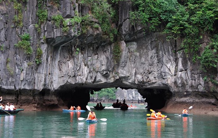 7 plus belles iles baie halong grotte luon, baie d'halong du vietnam, que voir et que faire baie d'halong, station balnéaire baie d'halong, séjour baie d'halong
