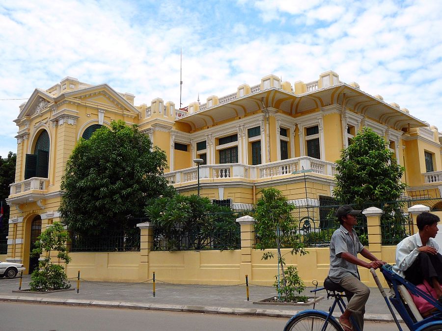 L'ancienne banque d'Indochine au Cambodge- architecture coloniale francaise phnom penh
