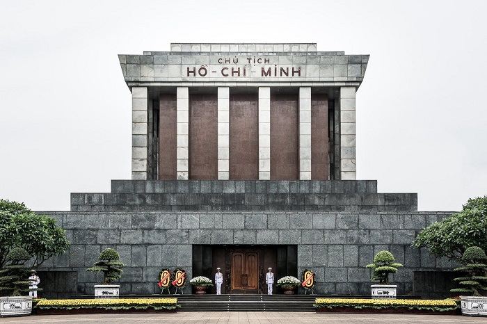 attraction Hanoi Vietnam mausolee