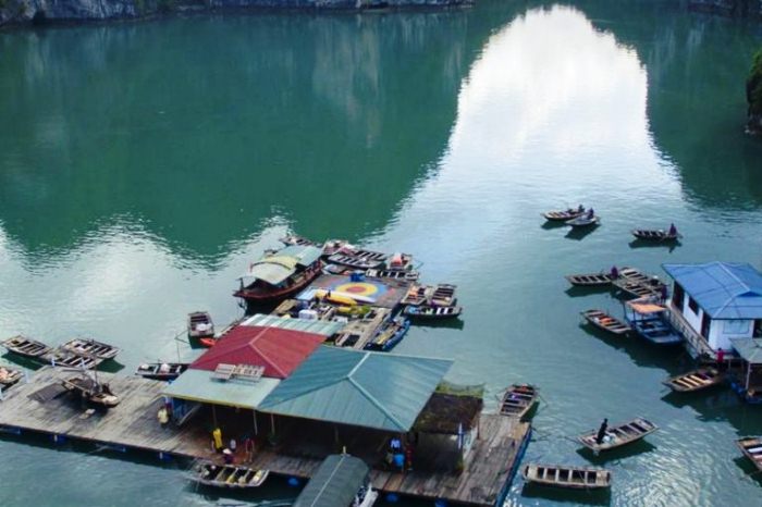 Les petites jonques en baie de Bai Tu Long (moins populaire, plus authentique)