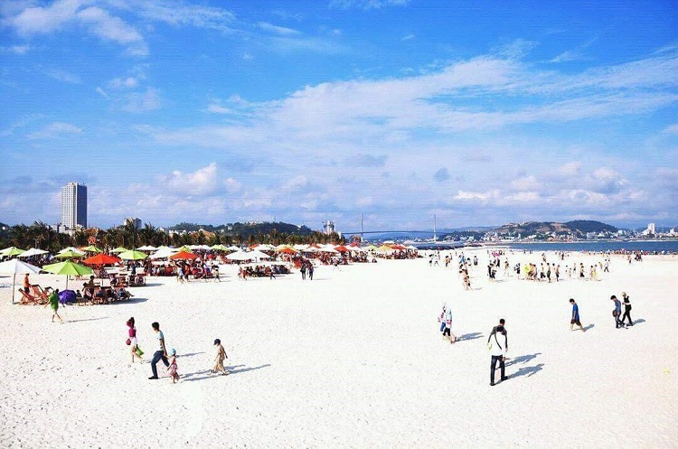 baie halong plage bai chay, plus belles plages de la baie d'halong, baie d'halong du vietnam, séjour balnéaire baie d'halong, séjour balnéaire vietnam, plages du vietnam, baie d'halong, plage nord vietnam