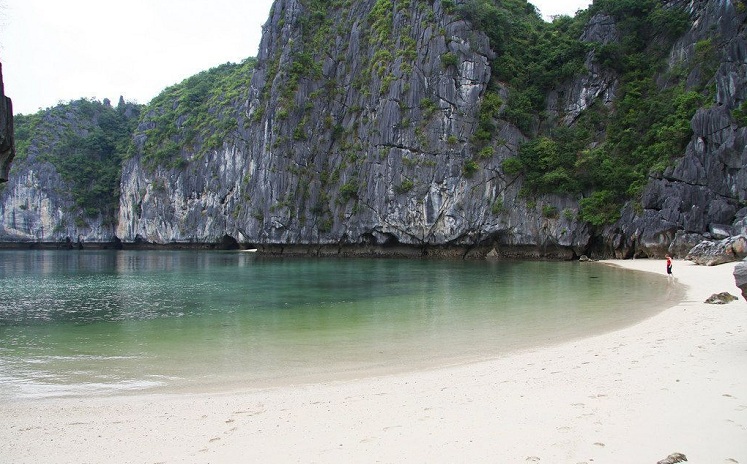 baie halong plage ti top, plus belles plages de la baie d'halong, baie d'halong du vietnam, séjour balnéaire baie d'halong, séjour balnéaire vietnam, plages du vietnam, baie d'halong, plage nord vietnam