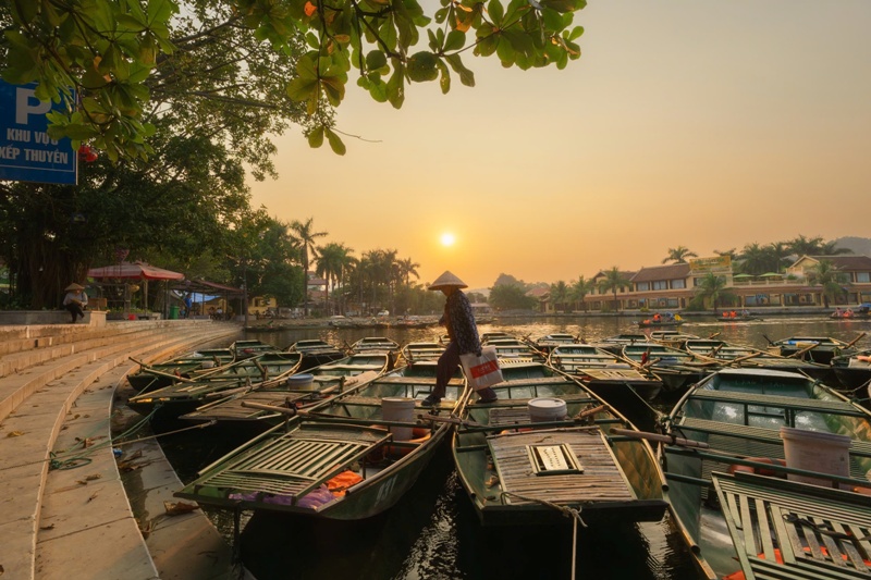 balade en barque à rame à Tam Coc