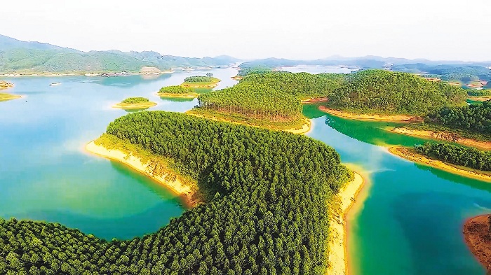 beaux lacs Vietnam thac ba