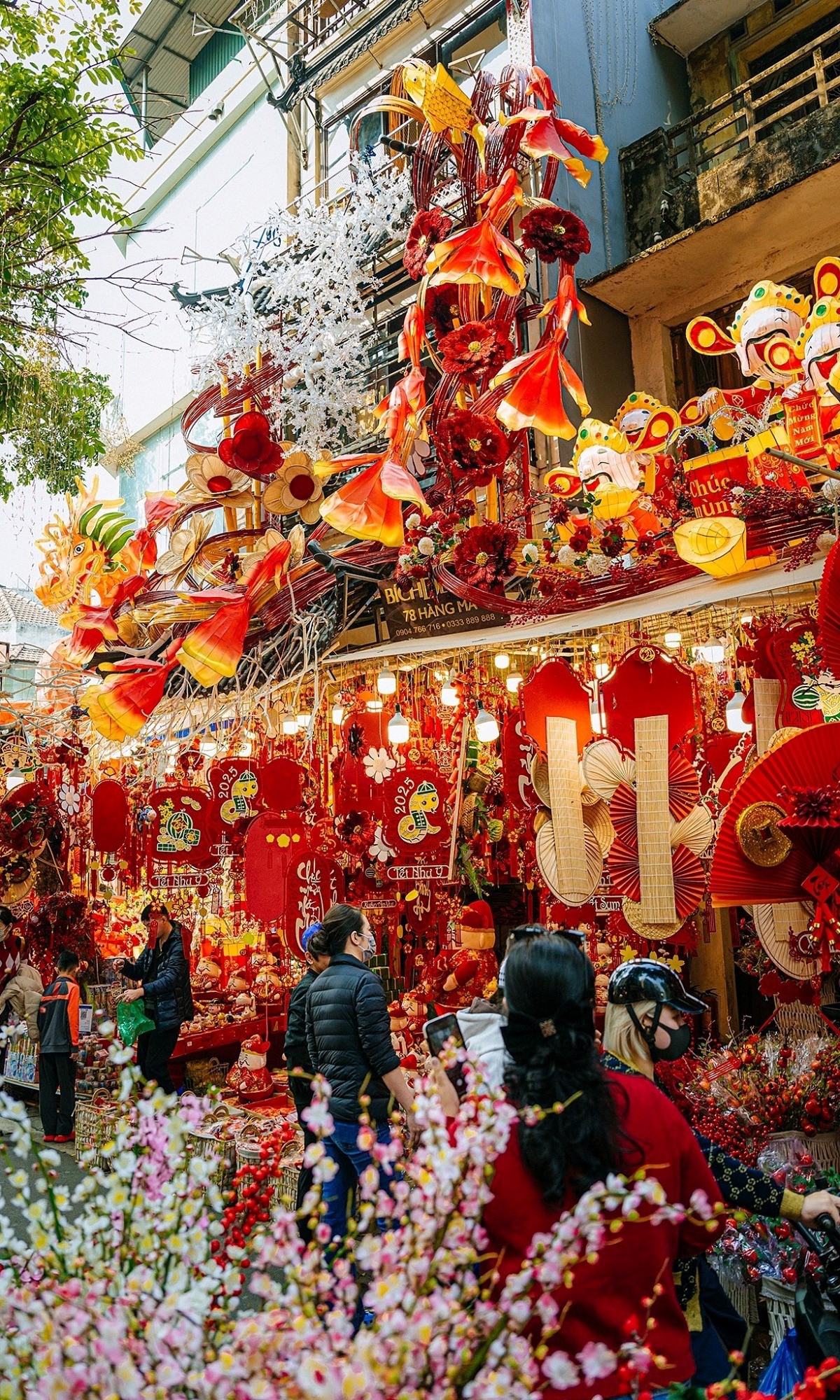 À Hanoï, comme dans toute l'Asie, le Têt est l'une des occasions les plus spéciales, où chaque endroit se pare de décorations éclatantes. Photo : Joakim Hall