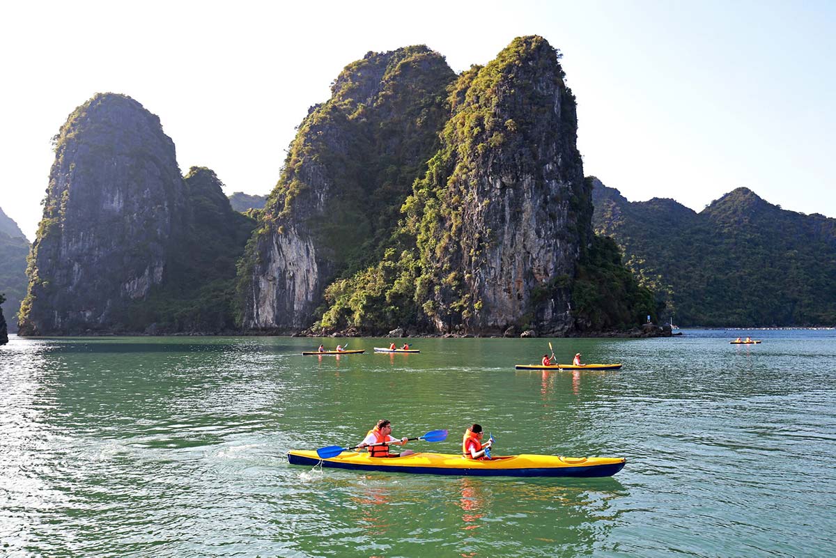 kayak île de Cat Ba, baie de Lan Ha du vietnam, voyage île de Cat Ba, ïle de Cat Ba que faire et que voir
