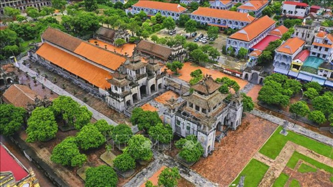 Cathedrale Phat Diem Ninh Binh vu haut