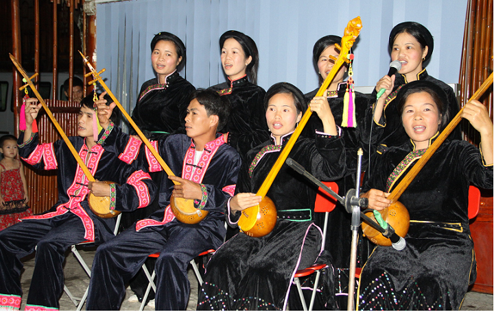 village de pac ngoi lac ba be chant traditionnel