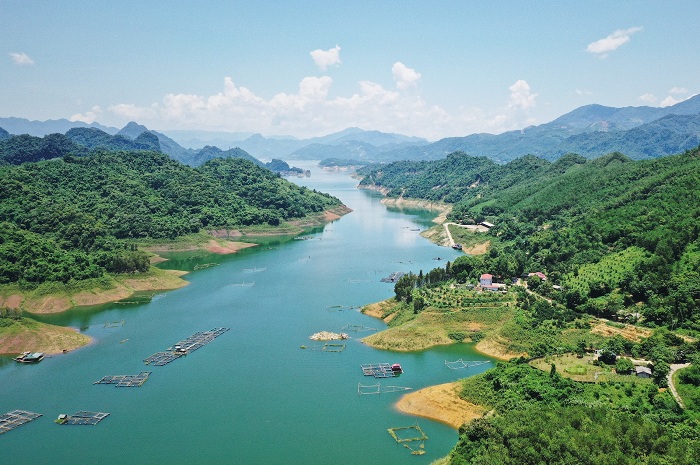 Choses faire lac Hoa Binh tour
