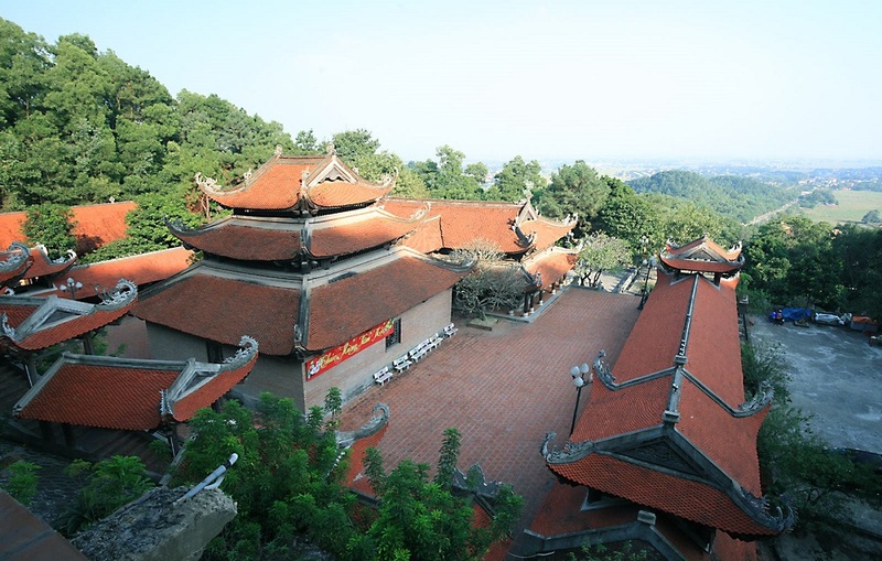 The founding of the Non Nuoc Pagoda in Soc Son, Hanoi, is inseparable from the figure of the monk Ngo Chan Luu, a scholar descended from King Ngo Quyen.