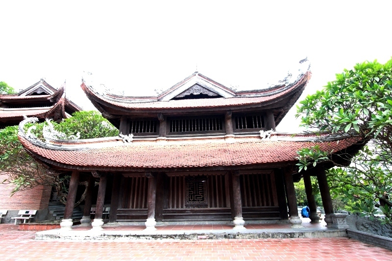 La Pagoda Non Nuoc, ubicada en el complejo del Templo Soc, puede integrarse en un itinerario cultural por Hanoi.