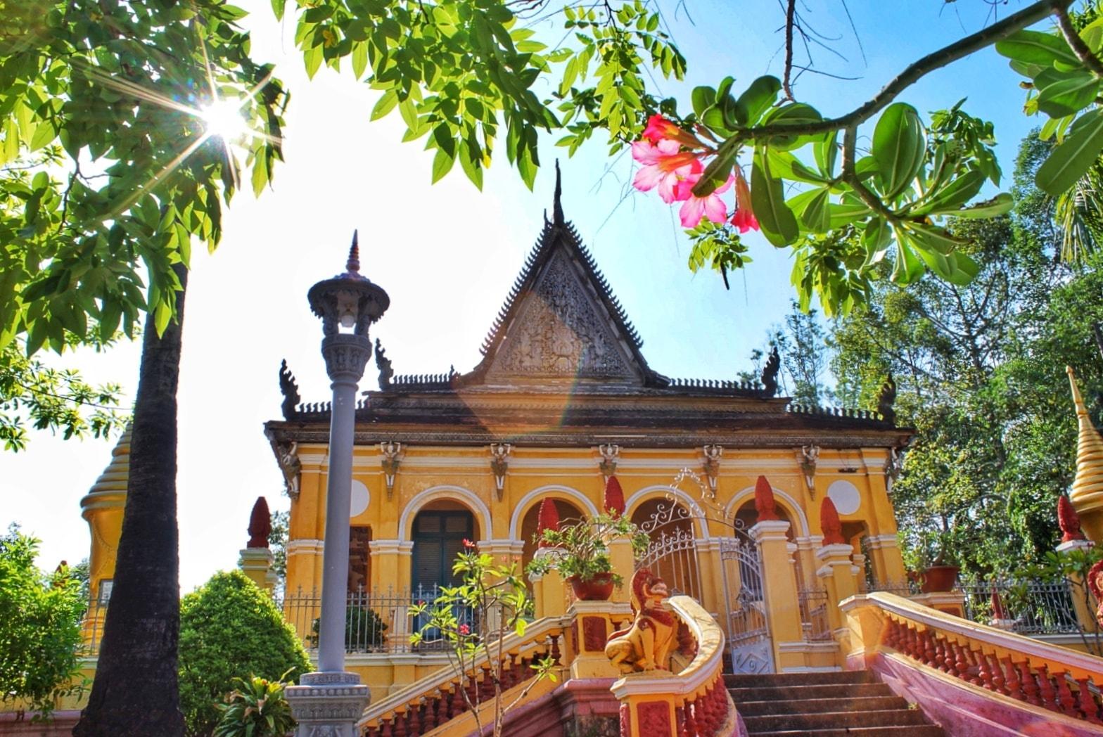 La pagode &Ocirc;ng Mẹt (Bodhis&agrave;lar&agrave;ja / Wat Kompong) est un temple bouddhiste de tradition theravāda khm&egrave;re, class&eacute; monument historique national pour sa valeur architecturale et artistique depuis 2009.