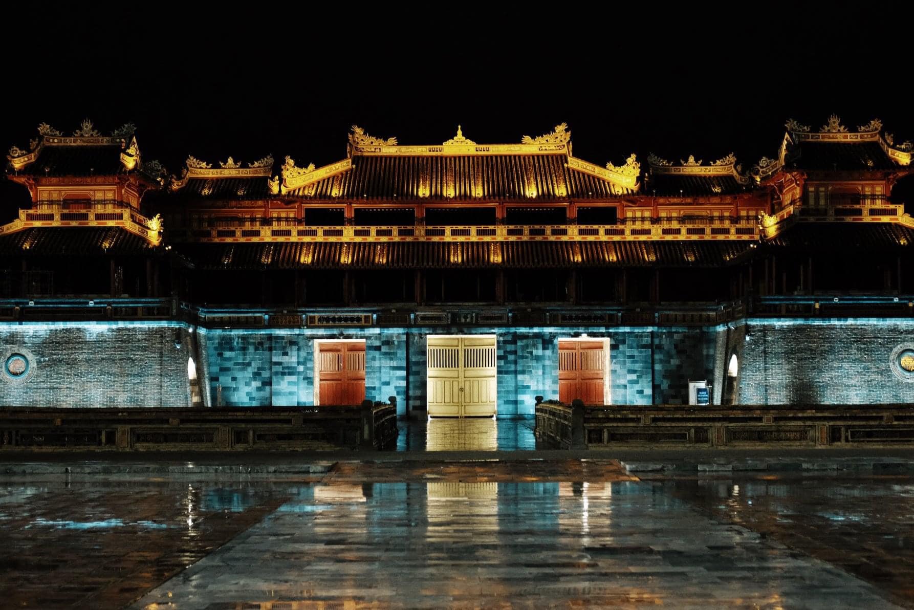 La cité impériale de Huê la nuit