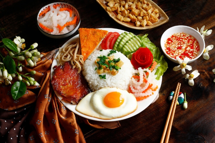 Le cơm tấm, v&eacute;ritable ic&ocirc;ne de la street food &agrave; Ho Chi Minh ville