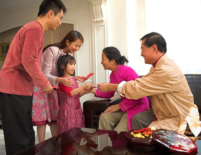 Comment familles vietnamiennes passent Tet li xi