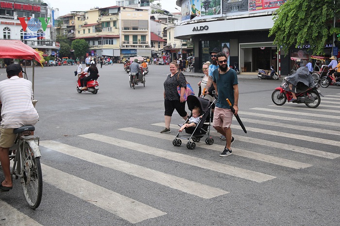 comment traverser route Vietnam famille
