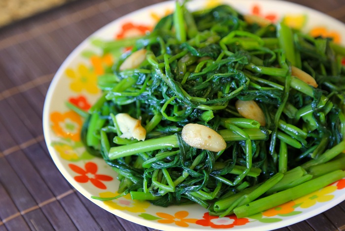 cuisine vegetarienne Vietnam rau muong